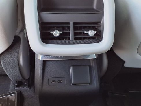 Used 2024 Cadillac Lyriq Luxury RWD image 17