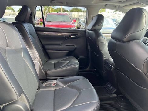 Used 2023 Toyota Highlander Limited AWD/4WD image 9