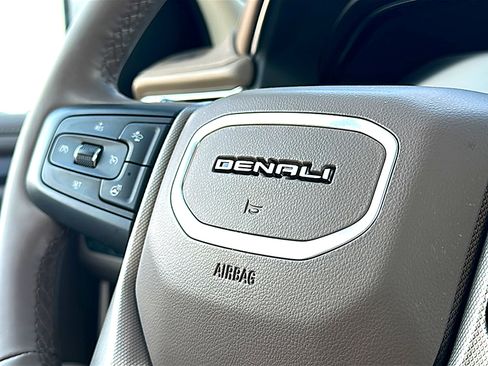 Used 2024 GMC Yukon Denali RWD image 33