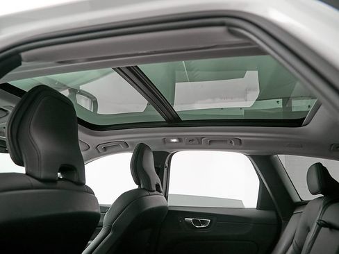 Certified 2024 Volvo XC60 T8 Plus w/ Protection Package Premier AWD/4WD image 21