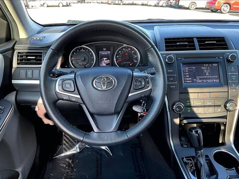 Certified 2017 Toyota Camry SE image 6