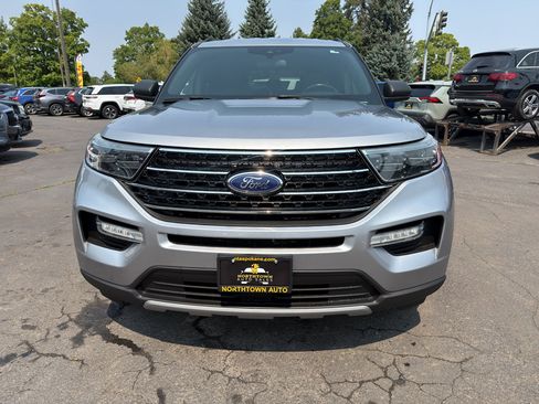 Used 2020 Ford Explorer XLT w/ Equipment Group 202A AWD/4WD image 12
