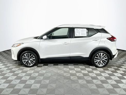Used 2022 Nissan Kicks SV FWD image 5