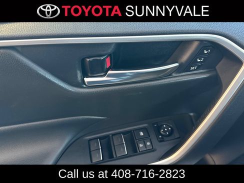 Used 2022 Toyota RAV4 XLE Premium AWD/4WD image 17