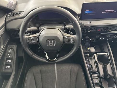 Used 2025 Honda Accord Sport image 30