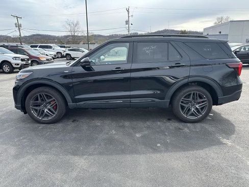 Certified 2025 Ford Explorer ST-Line w/ ST-Line Street Pack image 3