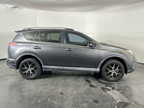 Used 2017 Toyota RAV4 SE image 9