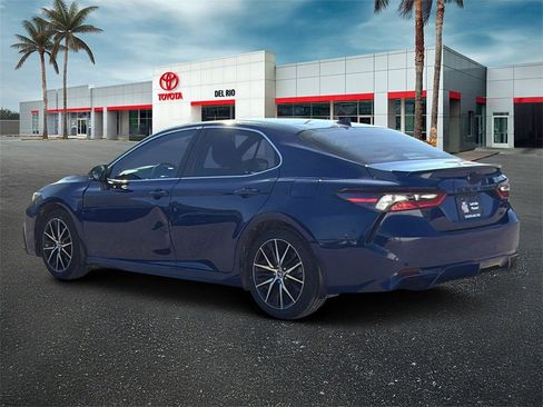 Used 2023 Toyota Camry SE image 4