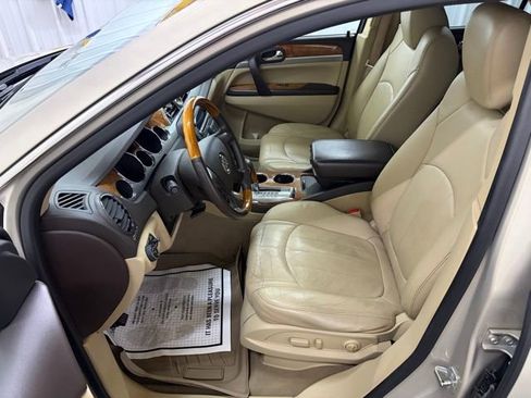 Used 2011 Buick Enclave CXL image 32