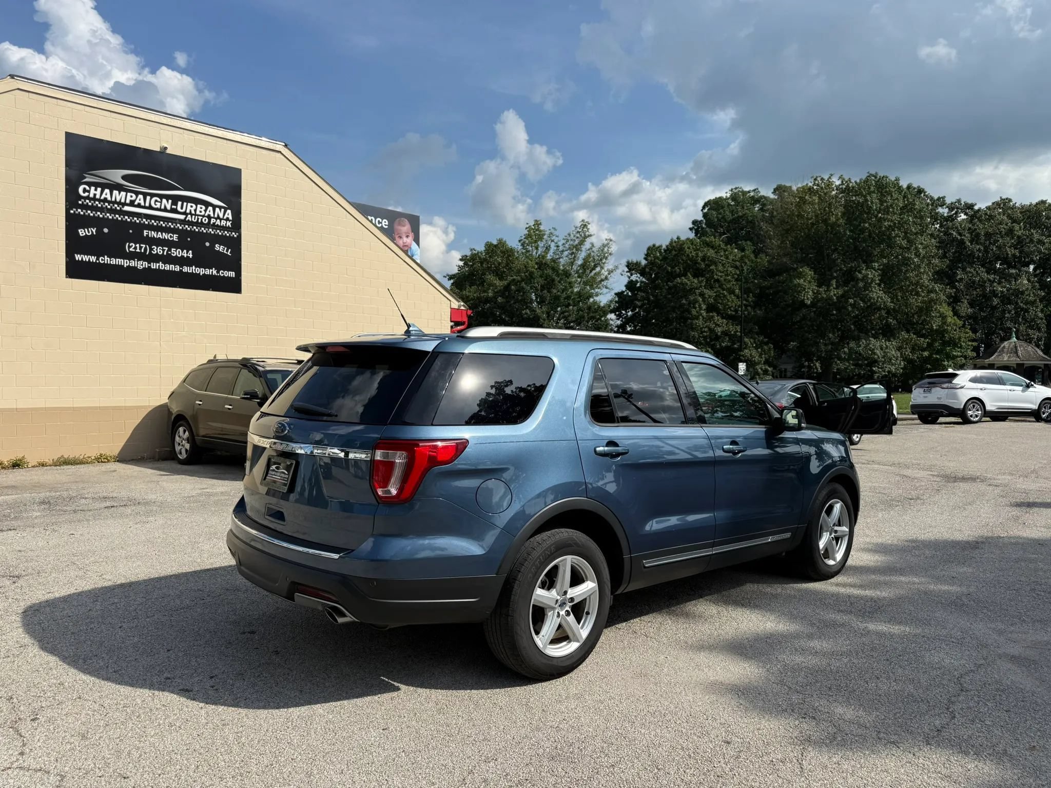 Used 2018 Ford Explorer XLT w/ Equipment Group 202A FWD image 7