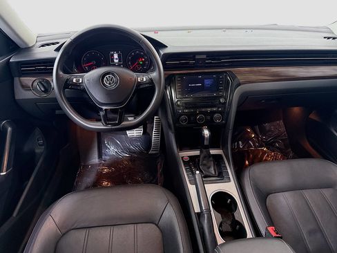 Used 2022 Volkswagen Passat 2.0T image 15