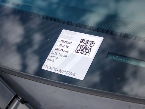 Used 2018 Toyota Sienna SE image 31