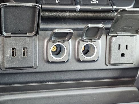 Used 2017 Chevrolet Silverado 1500 LTZ AWD/4WD image 16