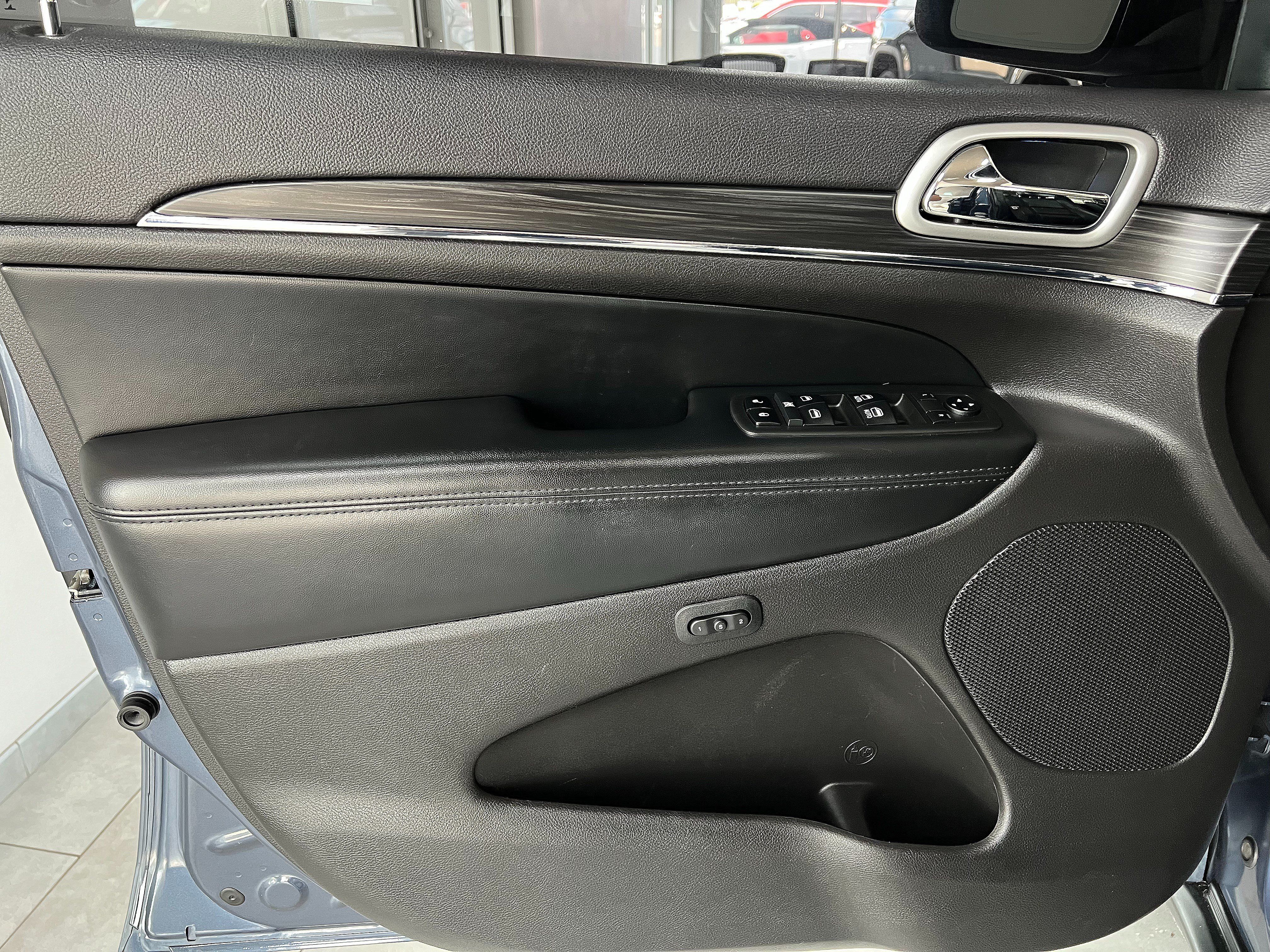 Used 2019 Jeep Grand Cherokee Limited AWD/4WD image 8