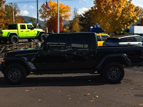 Used 2024 Jeep Gladiator Sport image 14