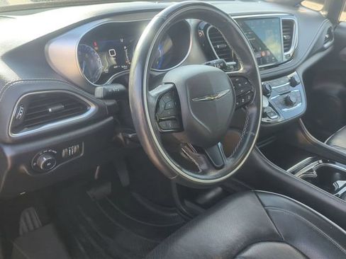 Used 2021 Chrysler Pacifica Limited w/ S Appearance Package image 12