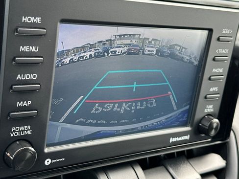 Used 2022 Toyota RAV4 LE image 21