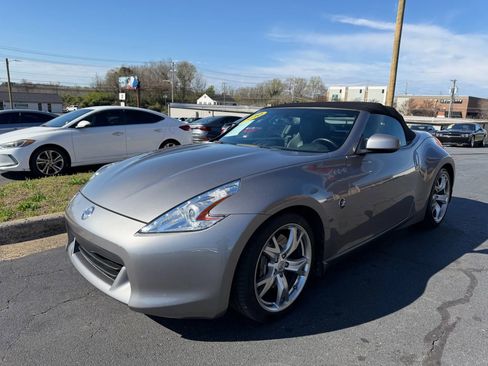 Used 2010 Nissan 370Z Touring w/ Sport Pkg RWD image 3