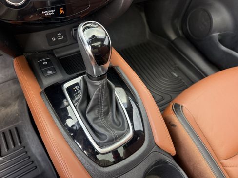 Used 2018 Nissan Rogue SL w/ Premium Package FWD image 10