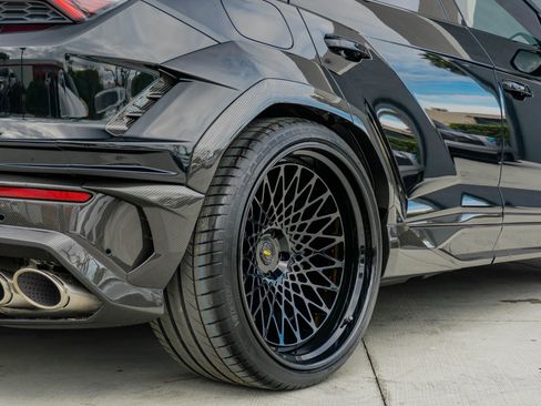 Used 2025 Lamborghini Urus SE AWD/4WD image 47