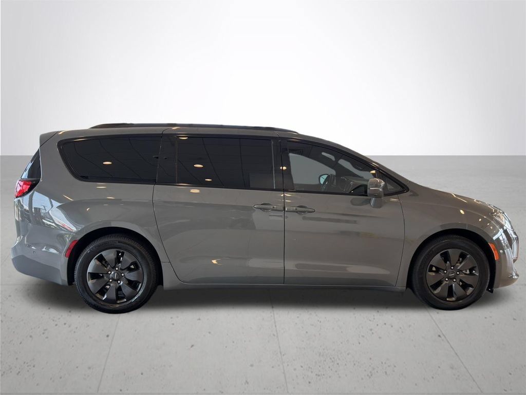 Used 2020 Chrysler Pacifica Limited w/ Quick Oder Package 2EV RED-S FWD image 6