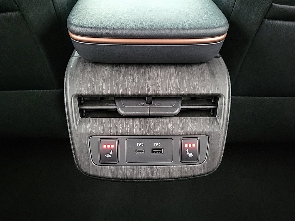 Used 2024 Nissan Ariya AWD image 17