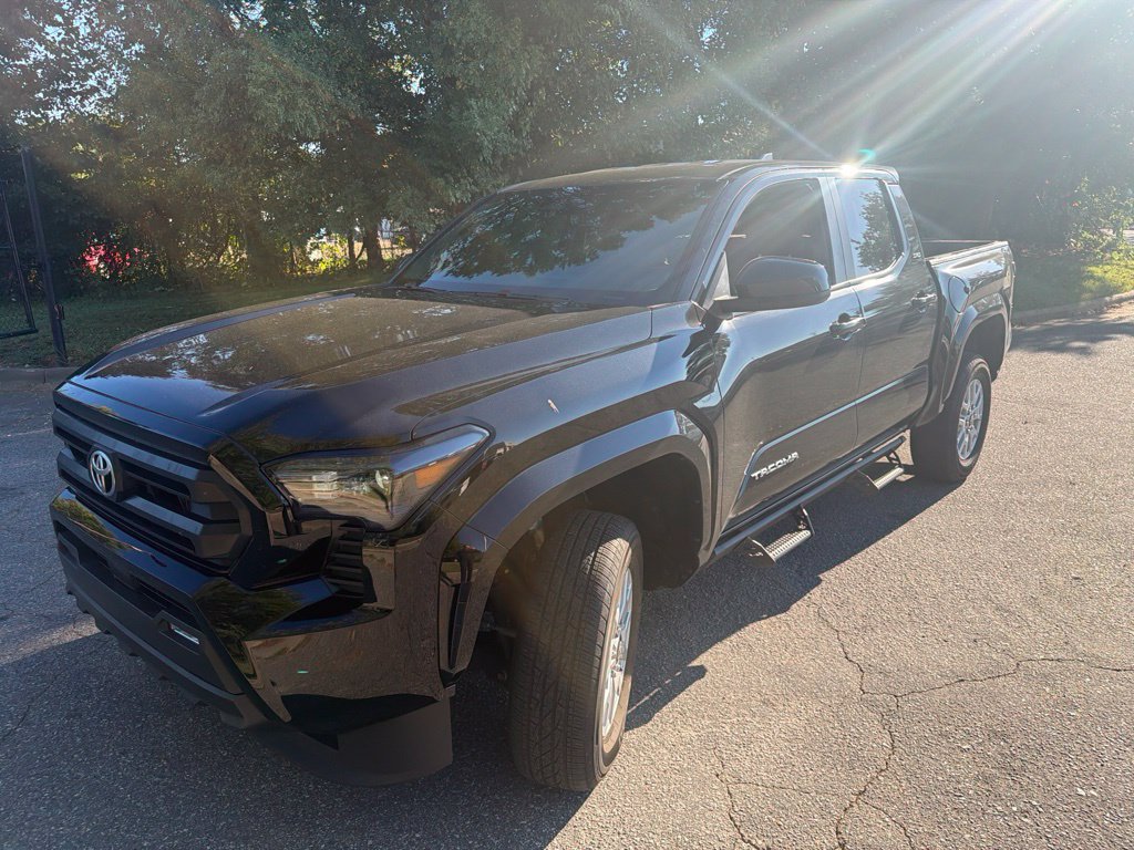 Used 2024 Toyota Tacoma SR5 AWD/4WD image 12