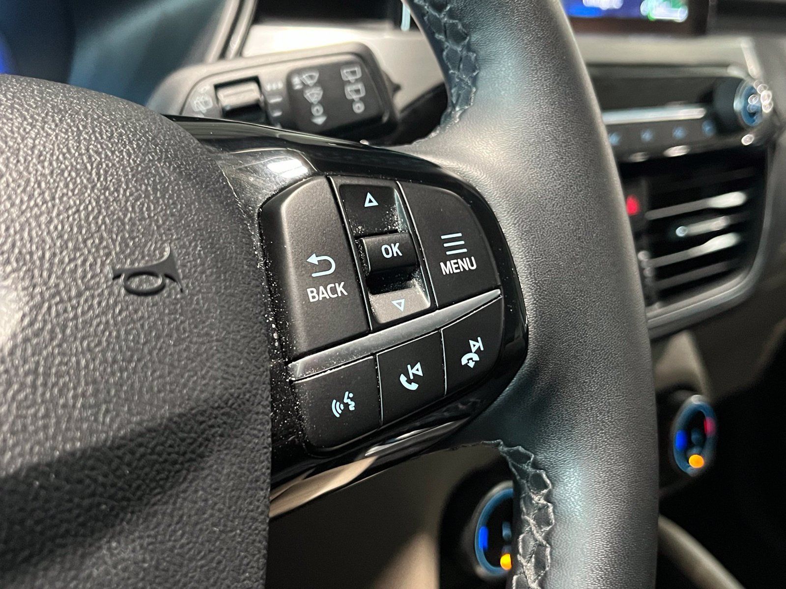 Used 2022 Ford Escape Titanium FWD image 29