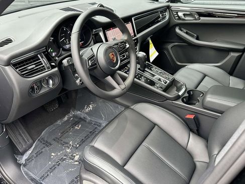 New 2026 Porsche Macan AWD/4WD image 4