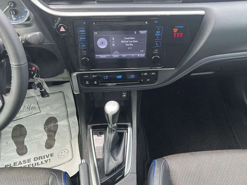Used 2018 Toyota Corolla SE FWD image 11