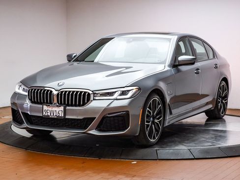 Used 2023 BMW 530e w/ M Sport Package RWD image 1
