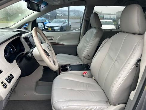 Used 2011 Toyota Sienna XLE image 16