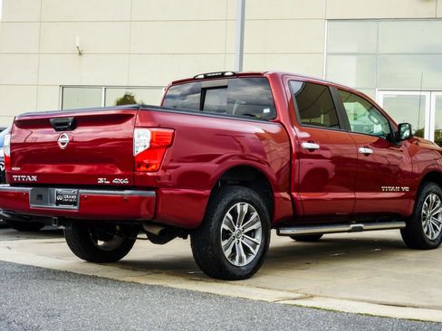 Used 2019 Nissan Titan SL AWD/4WD image 12