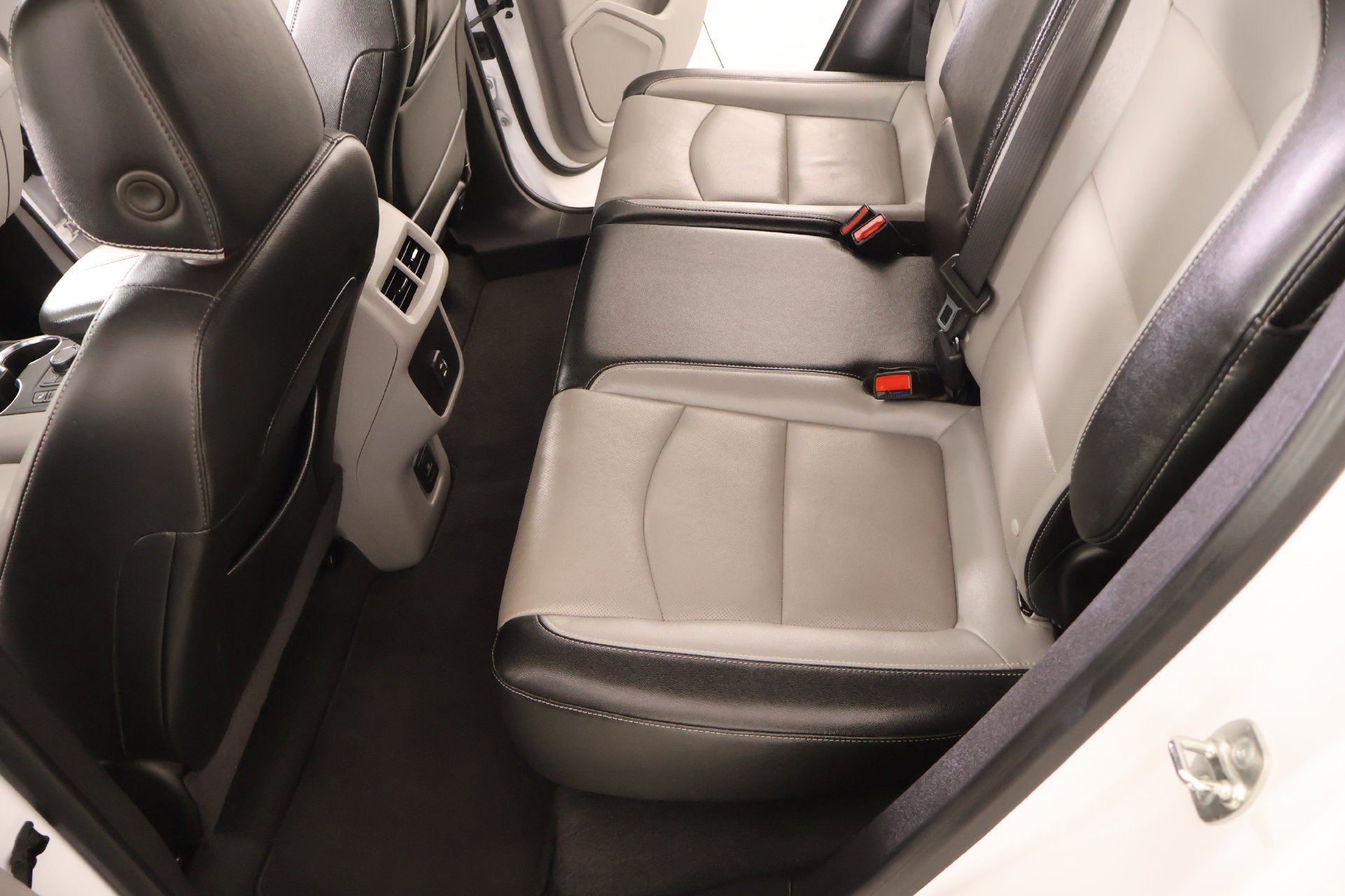 Used 2024 GMC Terrain SLT FWD image 11