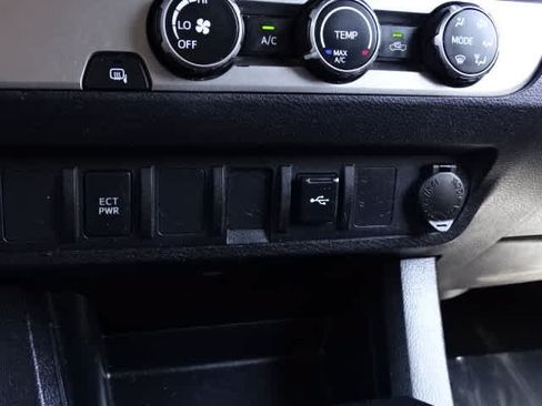Certified 2020 Toyota Tacoma SR5 RWD image 31