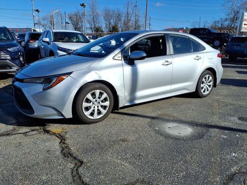 Certified 2022 Toyota Corolla LE image 3