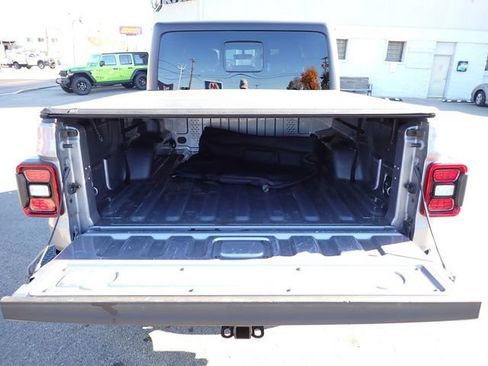 Used 2020 Jeep Gladiator Overland image 7
