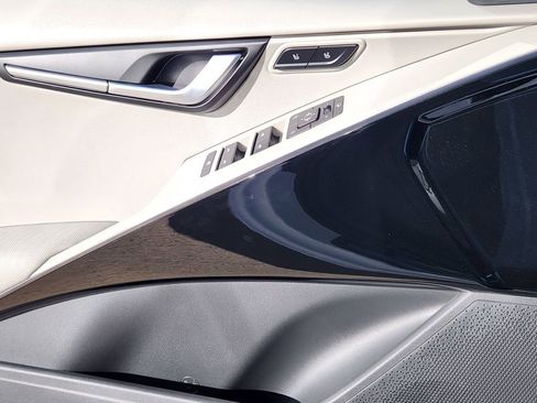 New 2025 Kia Niro Wave w/ Wave Preserve Package image 6