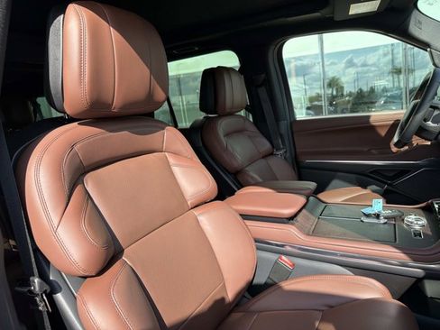New 2026 Lincoln Navigator L Reserve AWD/4WD image 19