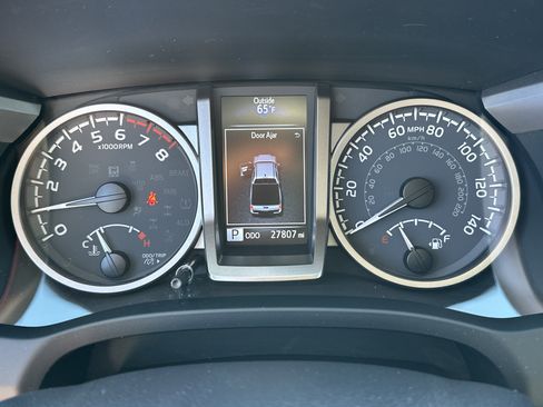 Used 2023 Toyota Tacoma TRD Off-Road image 27