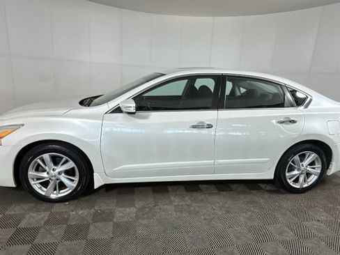 Used 2015 Nissan Altima 2.5 SV w/ Convenience Package FWD image 5