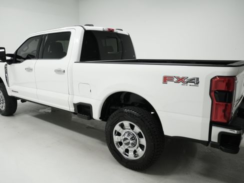 Used 2023 Ford F350 Lariat w/ Chrome Package image 5