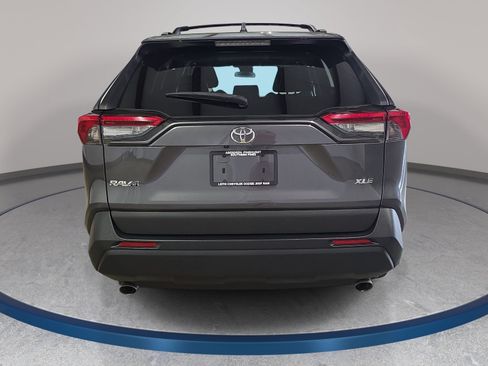 Used 2019 Toyota RAV4 XLE Premium FWD image 7