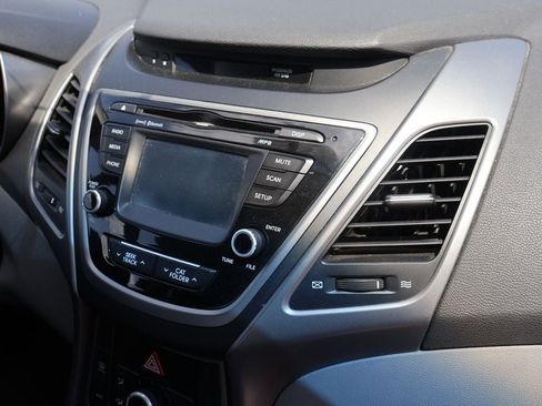 Used 2015 Hyundai Elantra SE w/ Option Group 02 FWD image 6