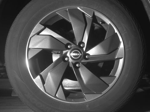 Used 2025 Nissan Rogue SV AWD/4WD image 15