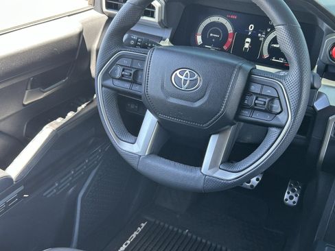 Used 2025 Toyota Tacoma TRD Sport AWD/4WD image 15