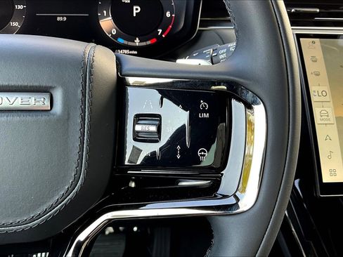 Used 2025 Land Rover Range Rover Sport SE image 19