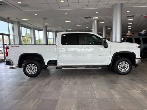 Used 2025 Chevrolet Silverado 2500 LT w/ Convenience Package image 2