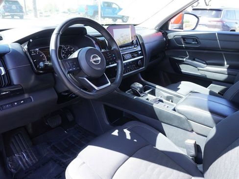 Certified 2025 Nissan Pathfinder SV FWD image 17