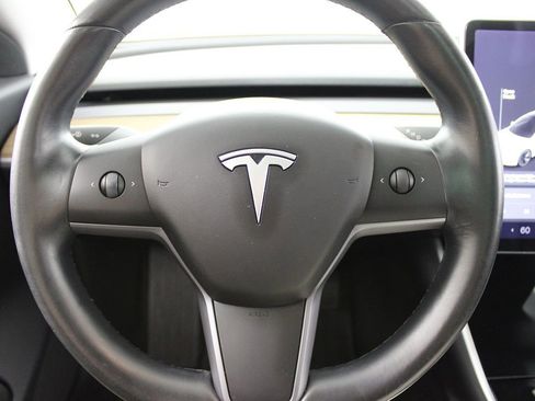 Used 2019 Tesla Model 3 Standard Range Plus image 11